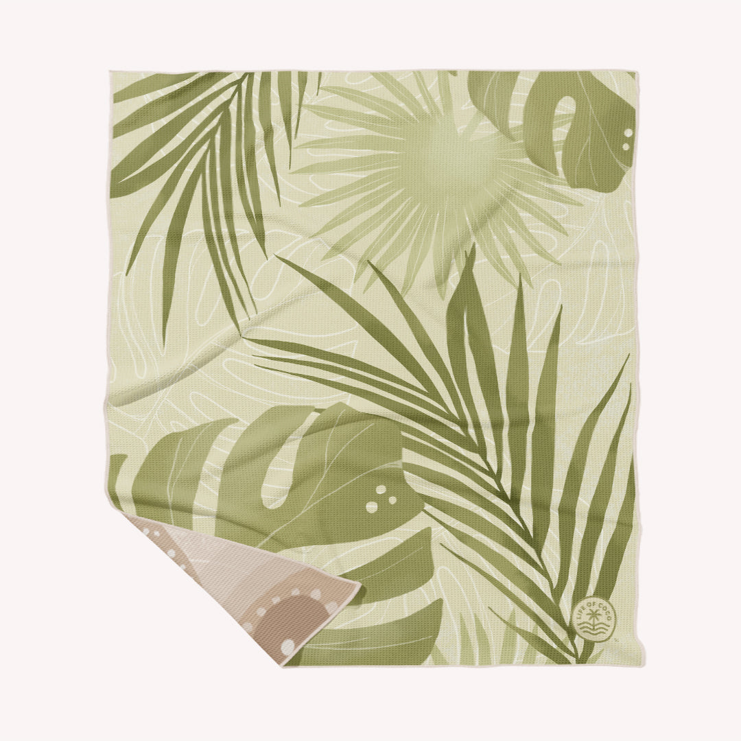 Double sand-free beach towel with whale shark design