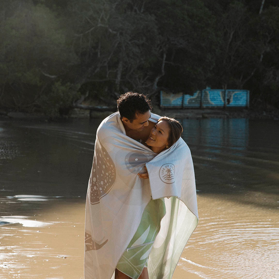 Sand-free beach towel with Ningaloo design