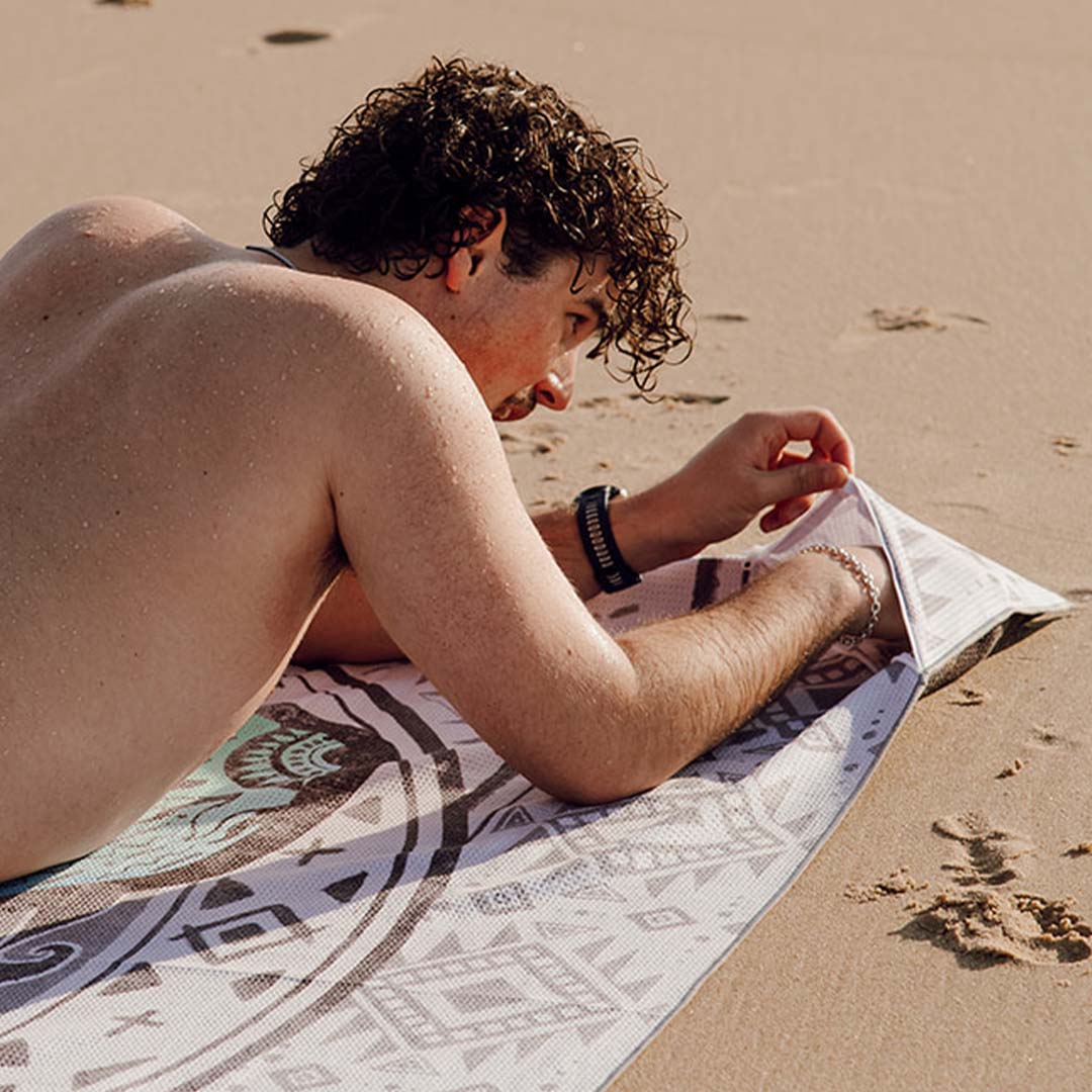 Shaka XL sand-free beach towel