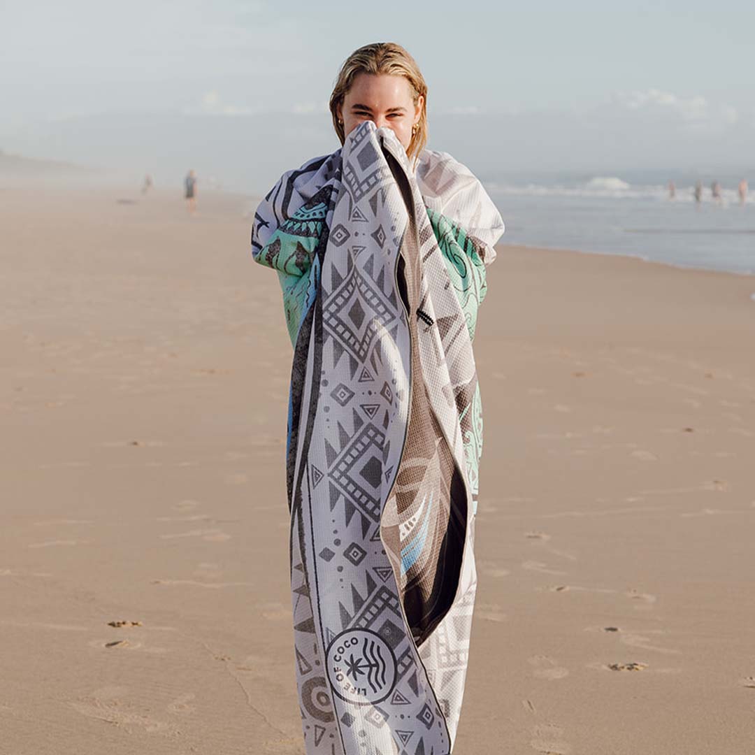 Shaka XL sand-free beach towel