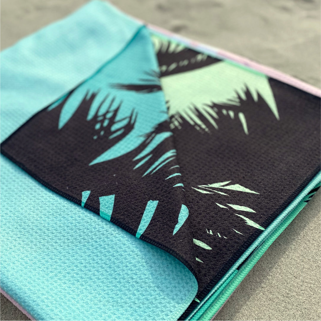 Life of Coco sand-free beach towel tropical palm trees